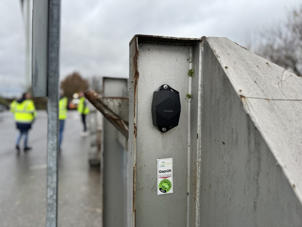 Digitalization in waste management: Municipal company in Germany, Entsorgungsgesellschaft Westmünsterland mbH (EGW), tracks roll-off containers with IoT-based solution from Sensolus