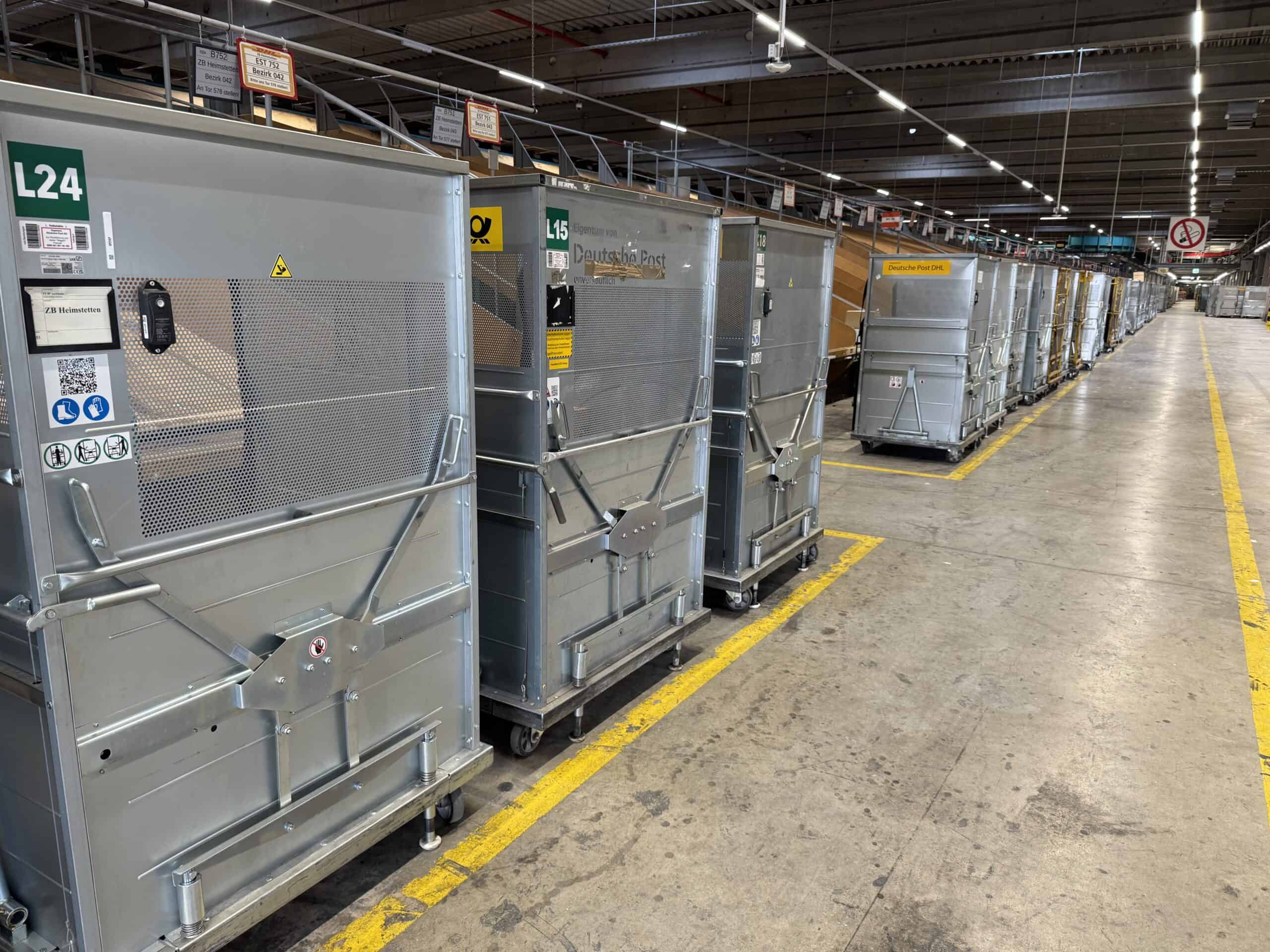 Rolling cages from Deutsche Post and DHL equiped with trackers from Alps Alpine and Sensolus