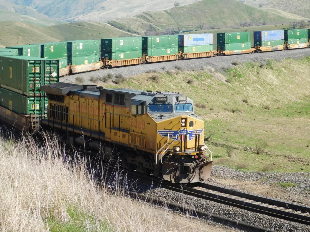 Multimodal Asset Tracking: How to Solve the Optimodal Challenge in Freight
